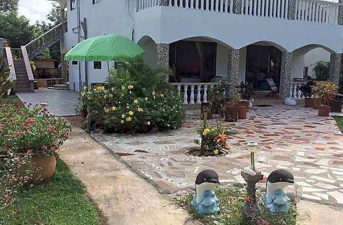 Linsen Self Catering La Digue