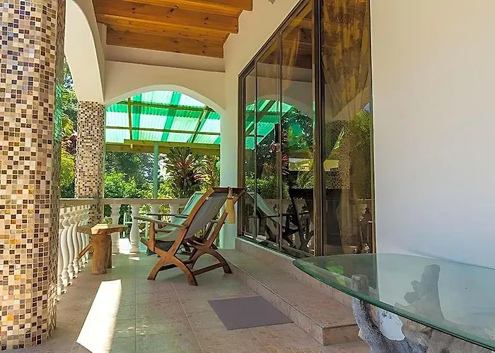Linsen Self Catering La Digue
